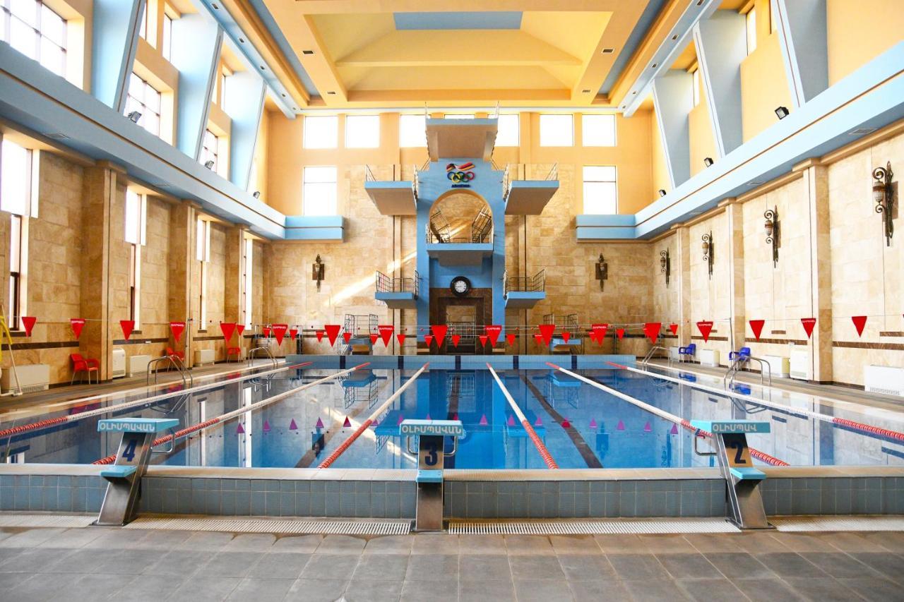 Olympavan Hotel エレバン エクステリア 写真