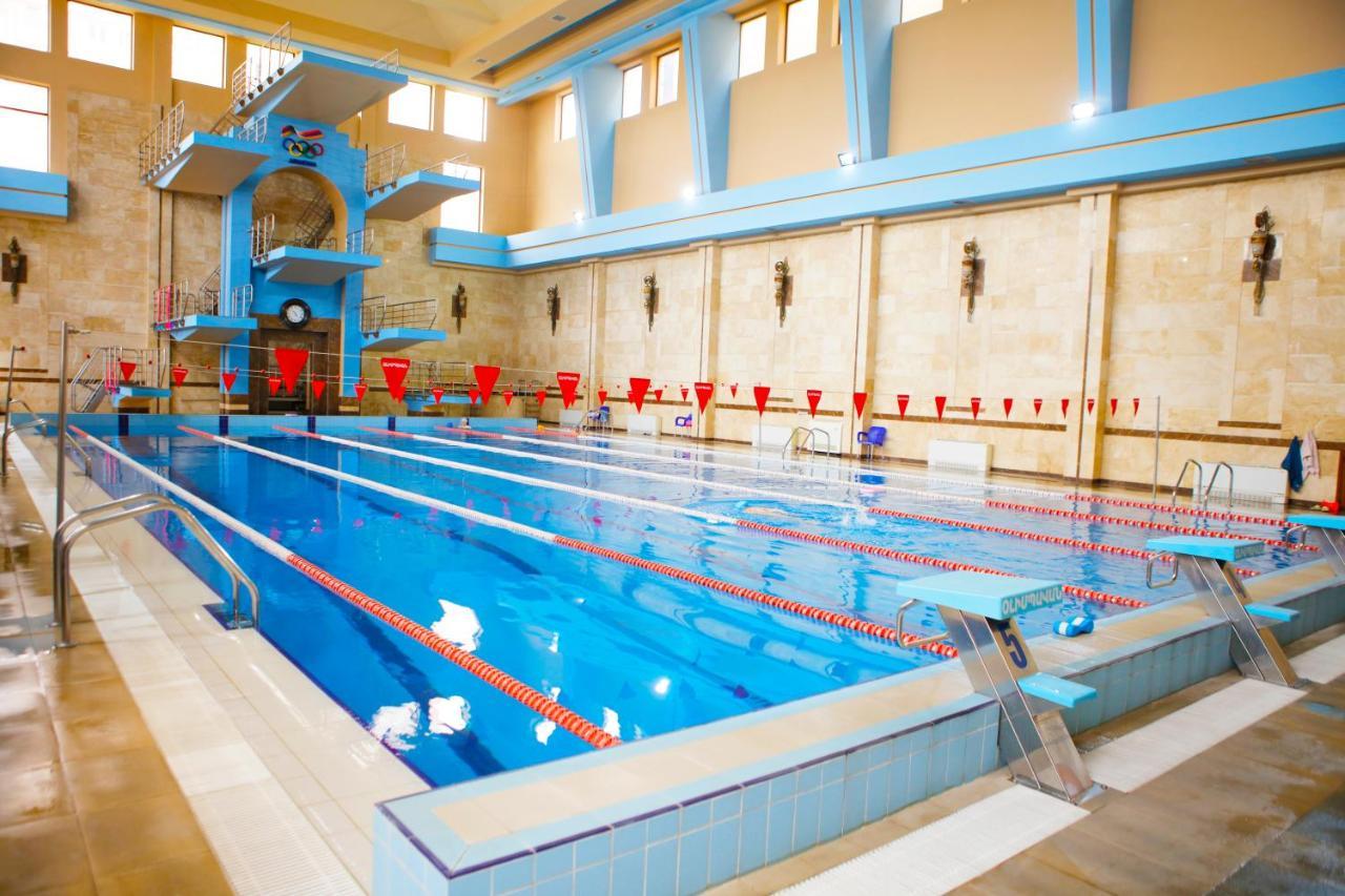 Olympavan Hotel エレバン エクステリア 写真