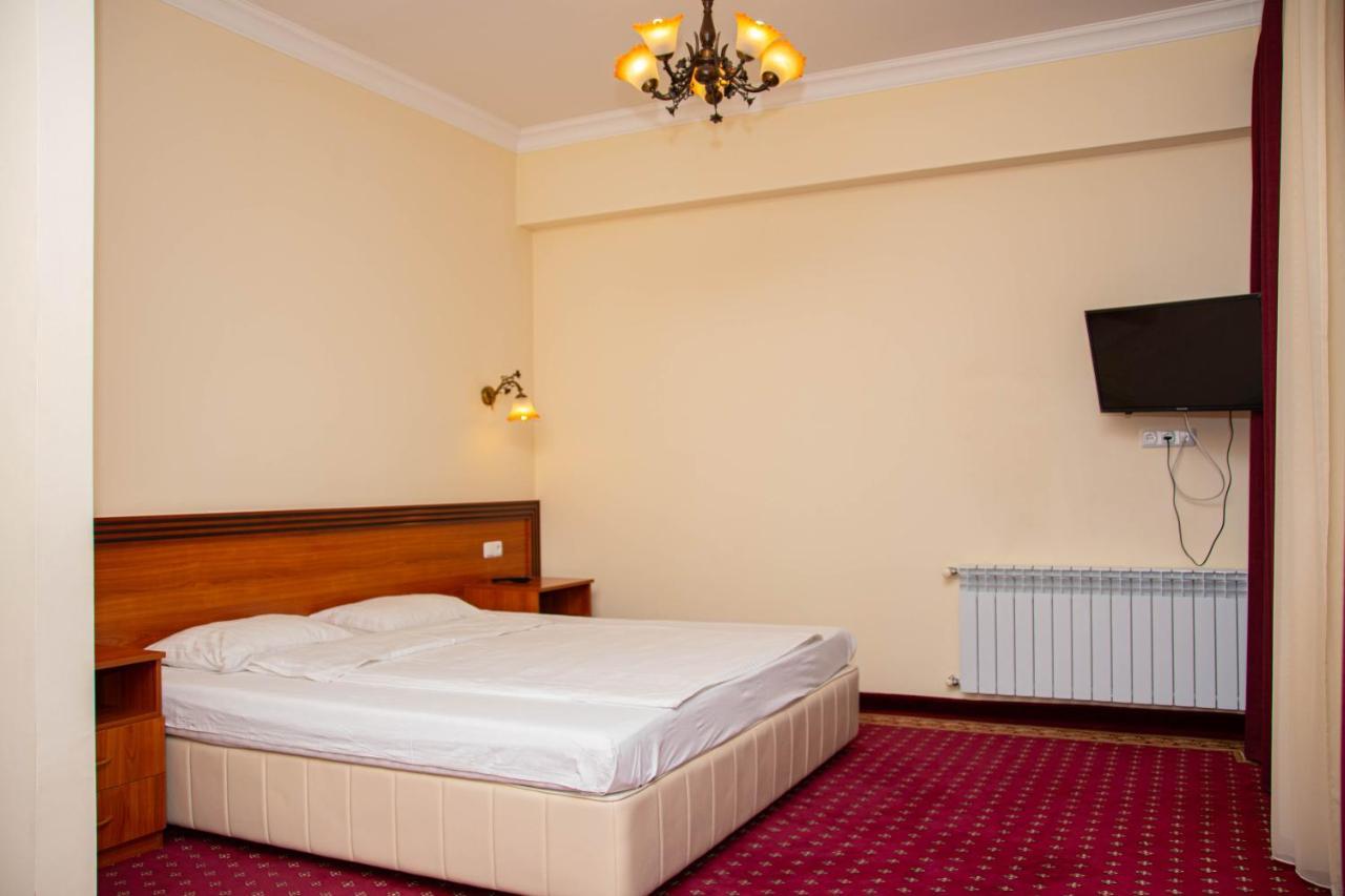 Olympavan Hotel エレバン エクステリア 写真
