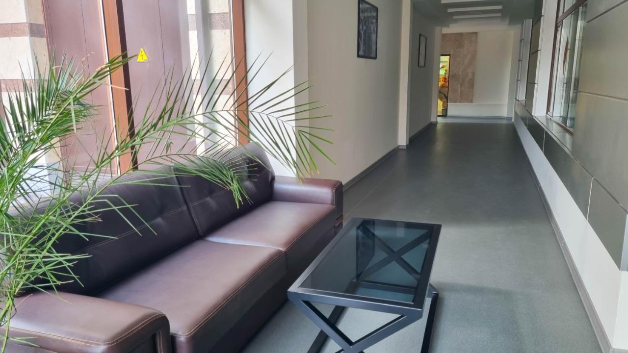 Olympavan Hotel エレバン エクステリア 写真
