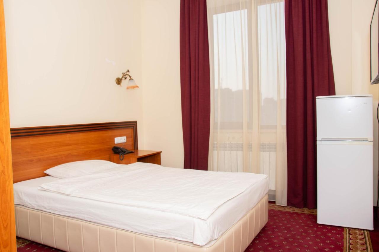 Olympavan Hotel エレバン エクステリア 写真
