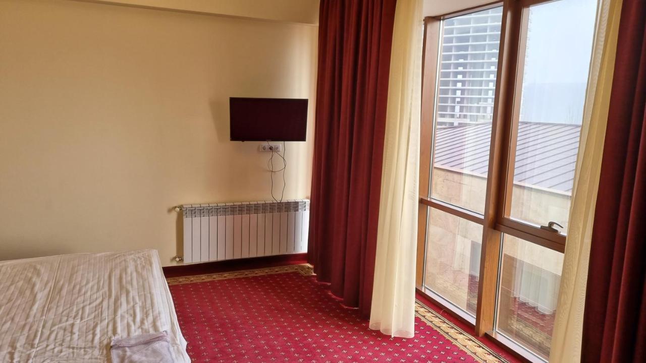 Olympavan Hotel エレバン エクステリア 写真
