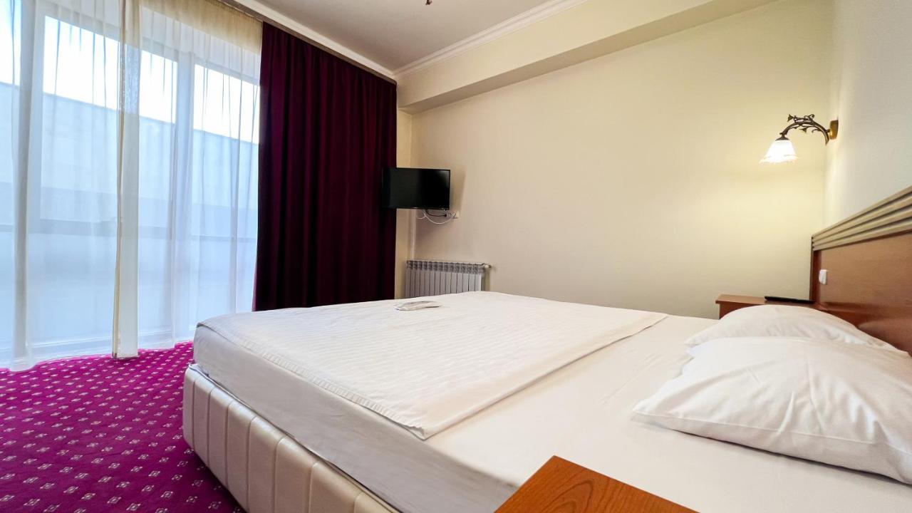Olympavan Hotel エレバン エクステリア 写真