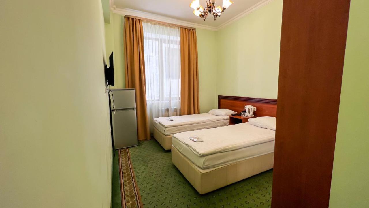 Olympavan Hotel エレバン エクステリア 写真