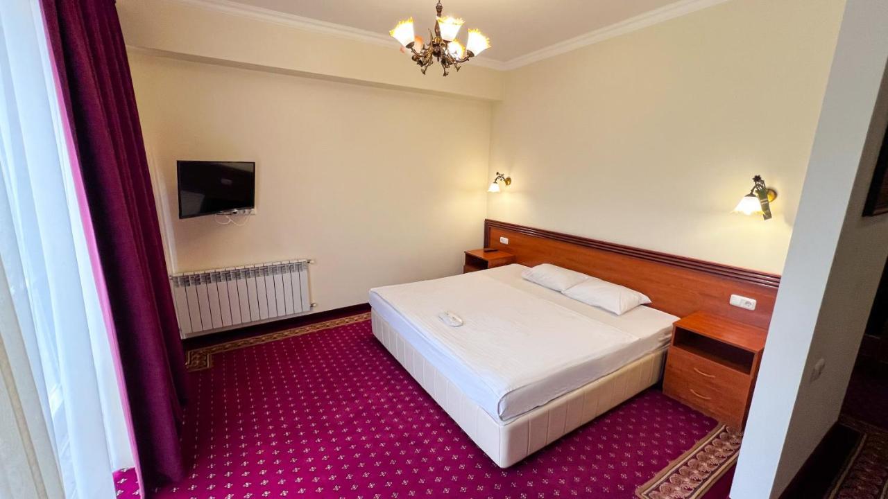 Olympavan Hotel エレバン エクステリア 写真