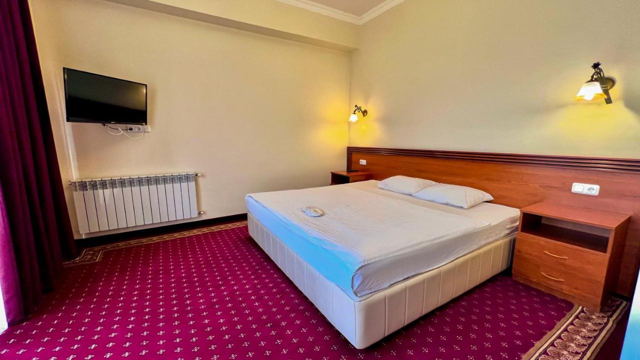 Olympavan Hotel エレバン エクステリア 写真